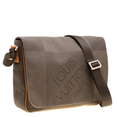 louis vuitton terre damier geant canvas messenger bag|LOUIS VUITTON Damier Geant Compagnon Messenger Terre.